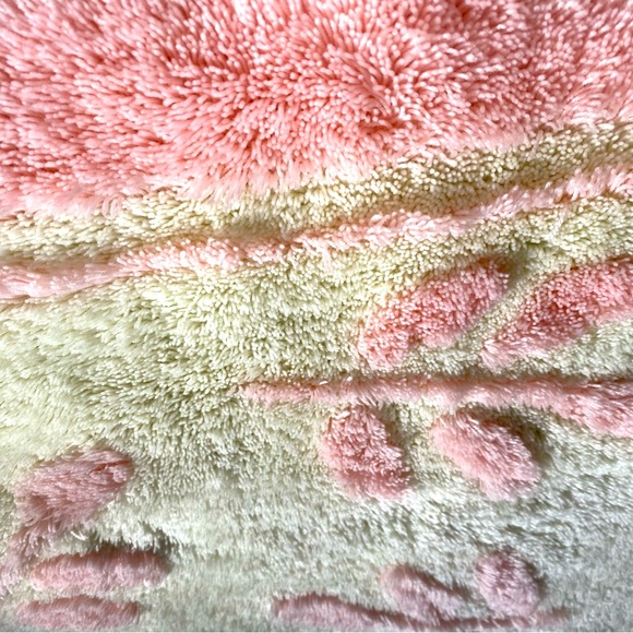 Source Unknown Bath Vintage Oval Bathroom Rug Pink White Rare 6s70s